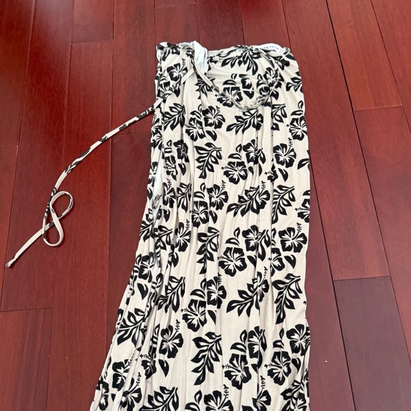 Third form wrapped skirt - Picture 3 of 3